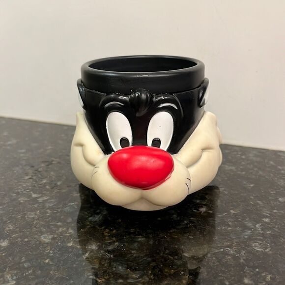Warner Brothers Sylvester the Cat plastic character mug with handle. - Picture 1 of 6
